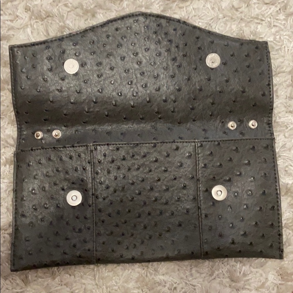 Faux ostrich clutch with detachable strap - Picture 2 of 5